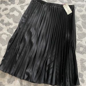 black pleated skirt - NWT